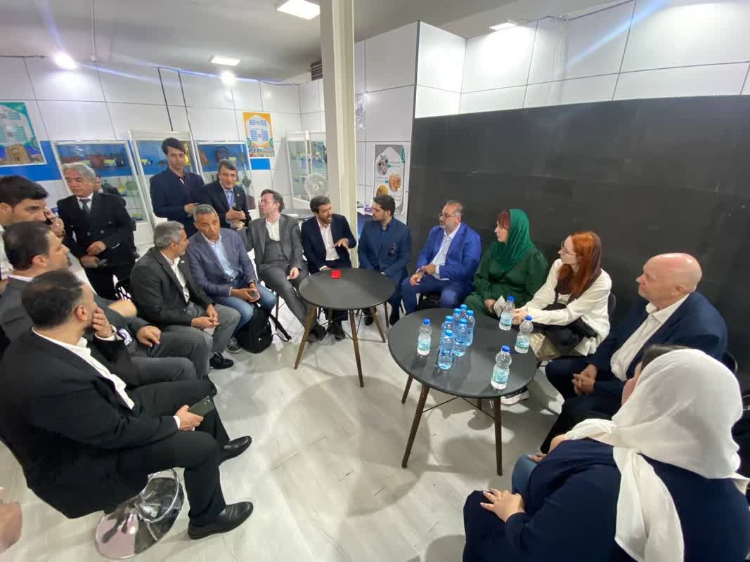 از مجسمه‌ی گِلی «بروس‌لی» تا دیدار با هیئت مجارستانی و ایتالیایی