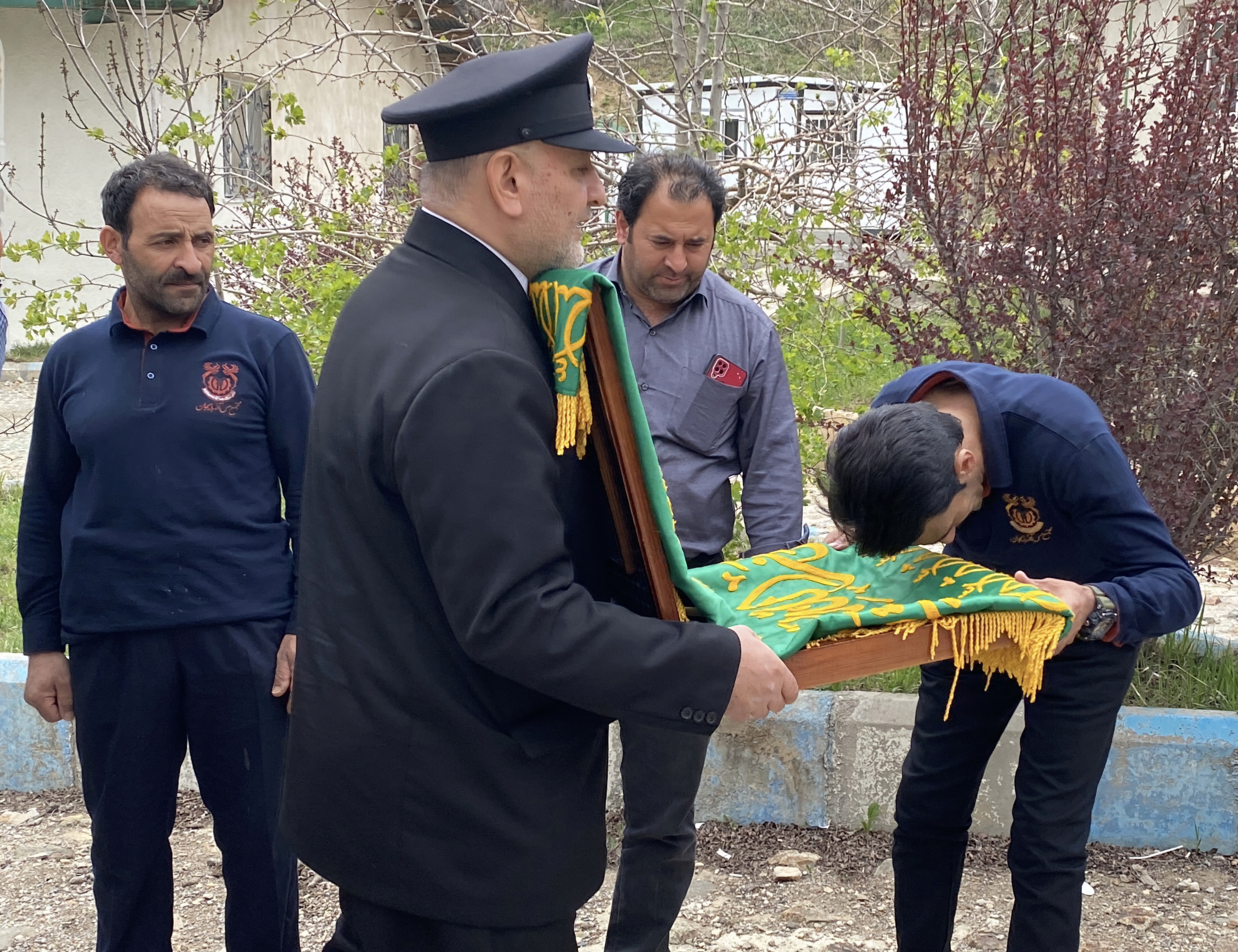 حضور خادمین و پرچم بارگاه رضوی در معدن مس سونگون
