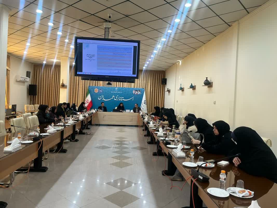 دومین نشست مشورتی بانوان خبرنگار با مدیرکل دفتر امور زنان و خانواده