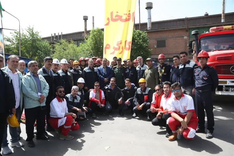 صبحگاه كارگری همراه با تحویل ۸ سری جهیزیه، ۱۳۵ بسته معیشتی و افتتاح یك باب منزل برای نیازمندان
