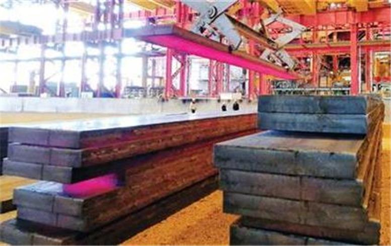 ورود موفق فولاد سفیددشت به عرضه آهن اسفنجی و اسلب در بورس | فروش ۱۰۰ درصدی نخستین عرضه‌ها