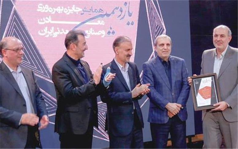 تجلیل از پروژه بومی‌سازی ماشین برش تختال در یازدهمین همایش جایزه ملی بهره‌وری