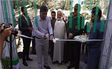 افتتاح نمایشگاه عکس شهدا در شهر سرچشمه به مناسبت هفته دفاع مقدس