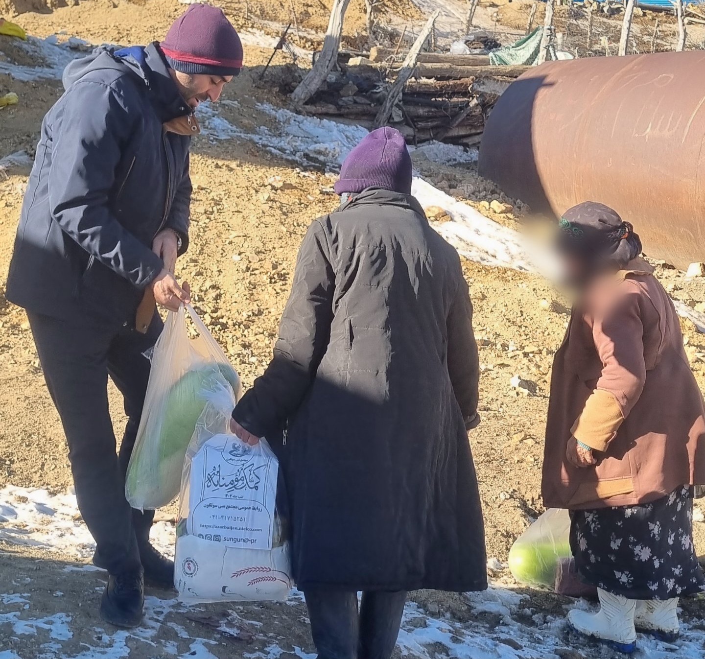 شیرینی یلدا با طعم همدلی مس سونگون در روستاهای ورزقان